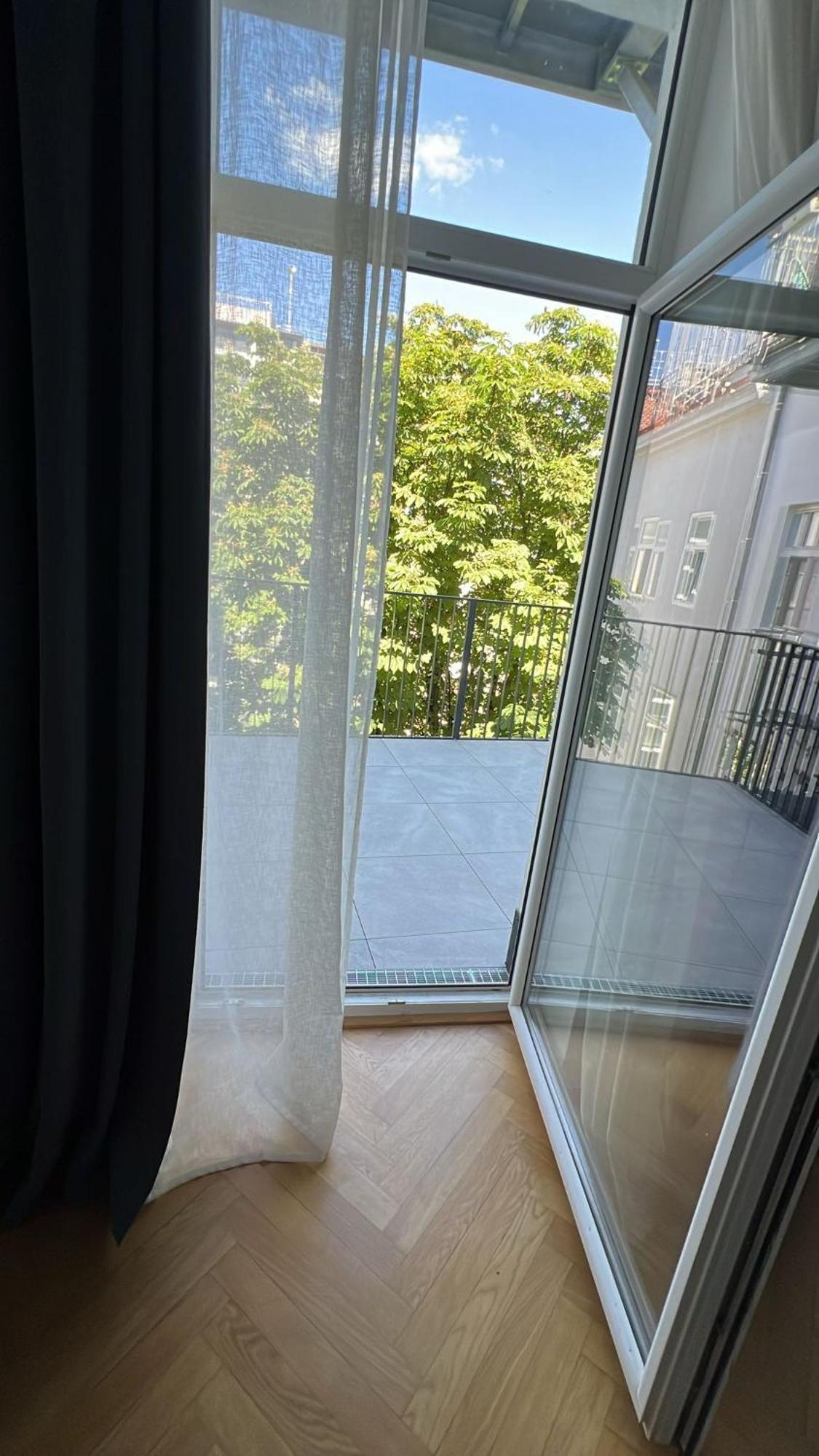 Large Garden-View Balcony Comfort Retreat 1020-Vienna Wien Exteriör bild